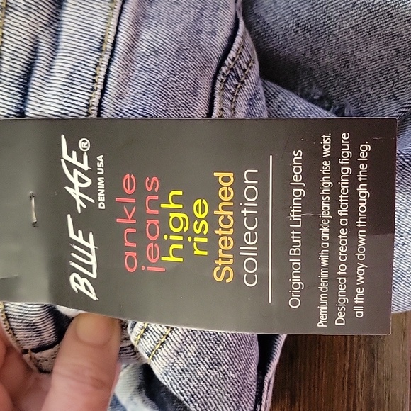 Trendy High Rise Distressed Jeans - Picture 6 of 7